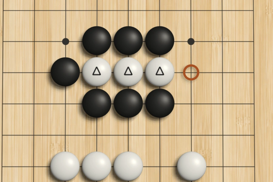 整块提子练习，白棋带有三角标记，橙色圆圈提示最后一口气